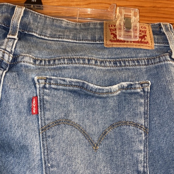 ✨HOST PICK✨ Levi’s 711 skinny light wash jeans - Picture 8 of 9